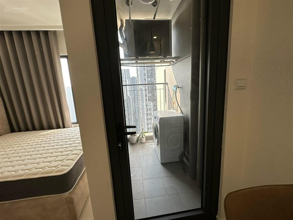 Khách hết hợp đồng, cần cho thuê studio đủ đồ giá 6,5 triệu tại vinhomes smart city.  0372 135 ***