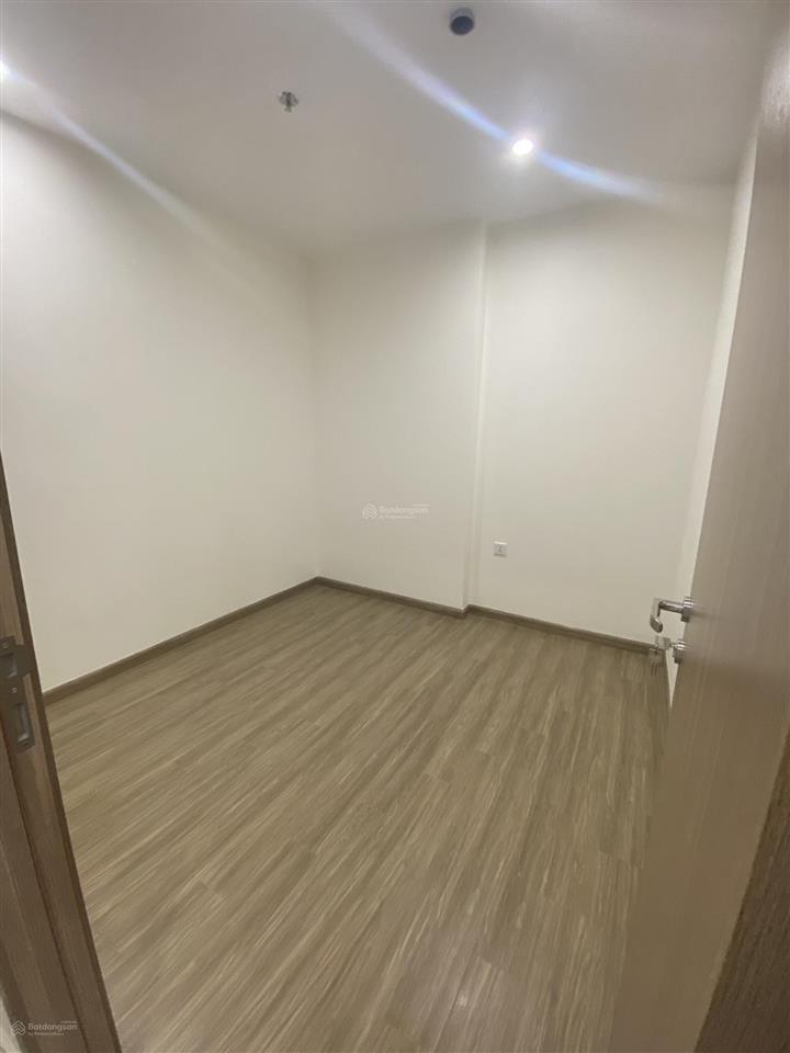 Chính chủ cần tìm khách thuê căn 2pn1wc không đồ giá 7,5tr tại vinhomes smart city,  0372 135 ***