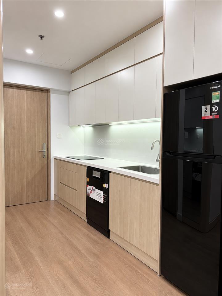 Cho thuê studio đồ đẹp giá 7 triệu/th tại vinhomes smart city.  0372 135 ***