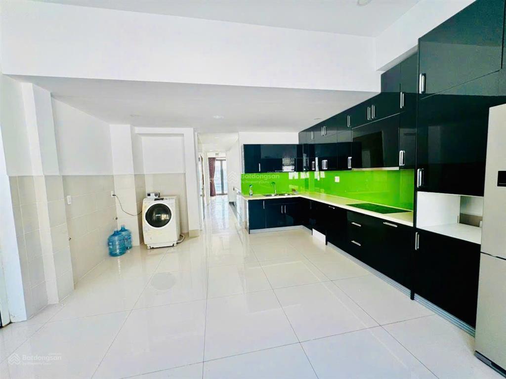 Cho thuê phòng mới đẹp trong vạn phúc city, full nội thất hiện đại, thang máy
