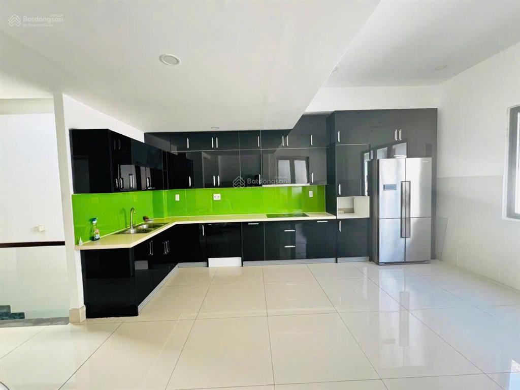 Cho thuê phòng mới đẹp trong vạn phúc city, full nội thất hiện đại, thang máy