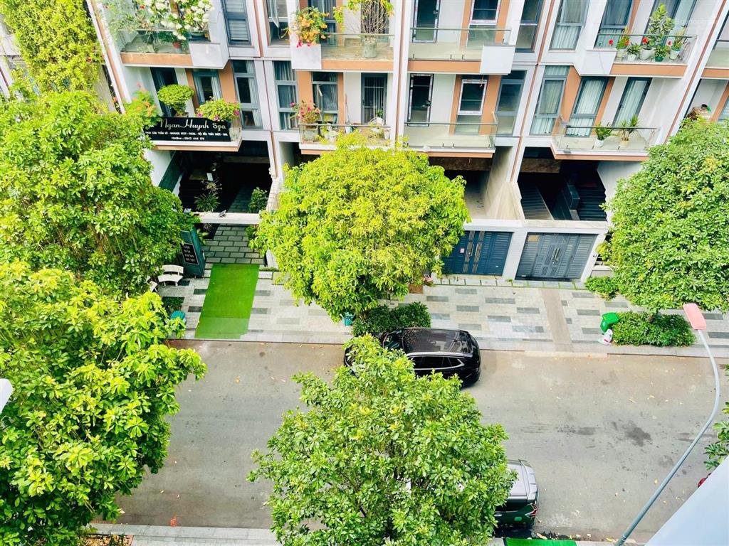 Cho thuê phòng mới đẹp trong vạn phúc city, full nội thất hiện đại, thang máy