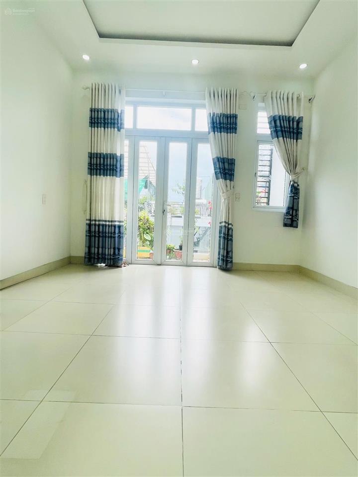 Cho thuê phòng full nội thất, ban công, phòng ngủ, phòng khách tách biệt, gần đại học luật