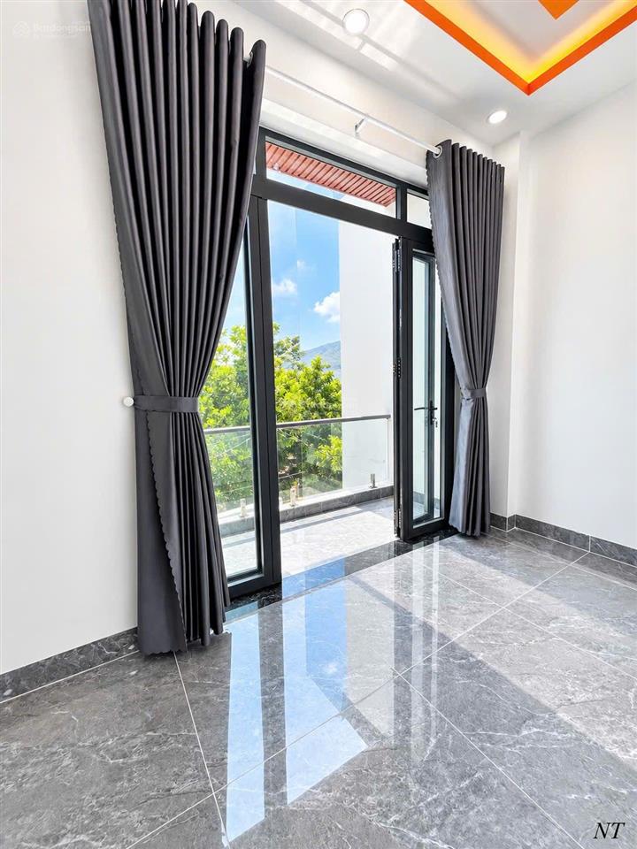 Nhà đẹp diên an 3pn  giá 2tỷ750