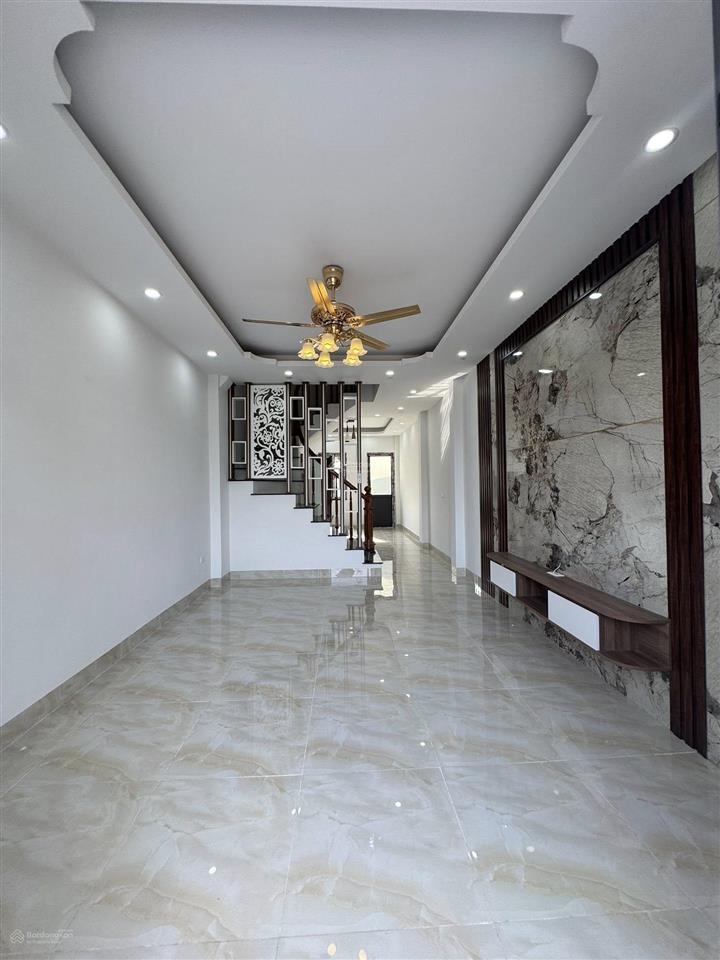 Giảm giá chào 300tr, nhà 40m2 4t 4pn gần trục quốc lộ 6, biên giang, gần trg đại học giá 3,25 tỷ