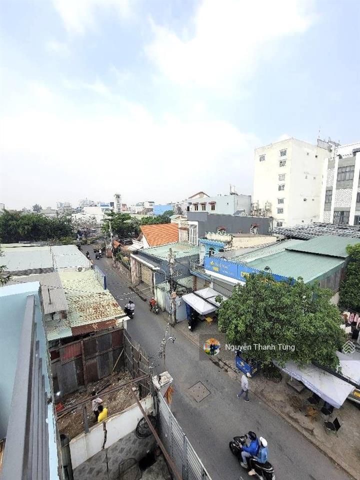 Mặt tiền kinh doanh 3 tầng lô góc không lộ giới đường thạnh xuân 18, dt 90m2 (4.5 x 20), đường 8m.