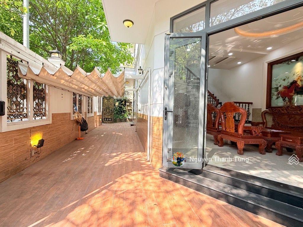 Siêu phẩm biệt thự 4 tầng lô góc khu dân cư hiệp thành, diện tích 146m2, ngang 8m, không lộ giới.