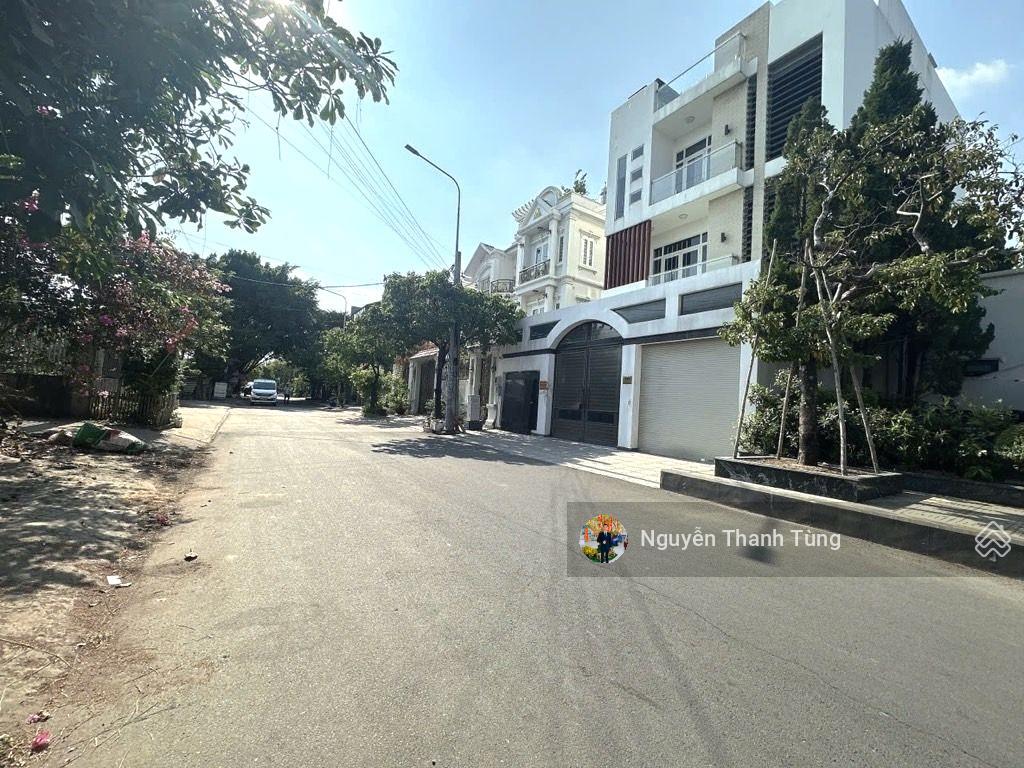 Nhà 3 tầng khu vip lê thị riêng, diện tích 140m2, ngang 7m hiếm, đường 20m thông  không lộ giới