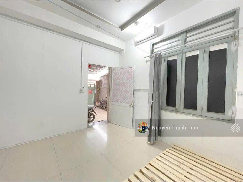 Gấp bán  căn hộ dịch vụ 6 tầng  mặt tiền đường 551 lê văn khương, dt 93m2, ngang 6.5m, 14 phòng.