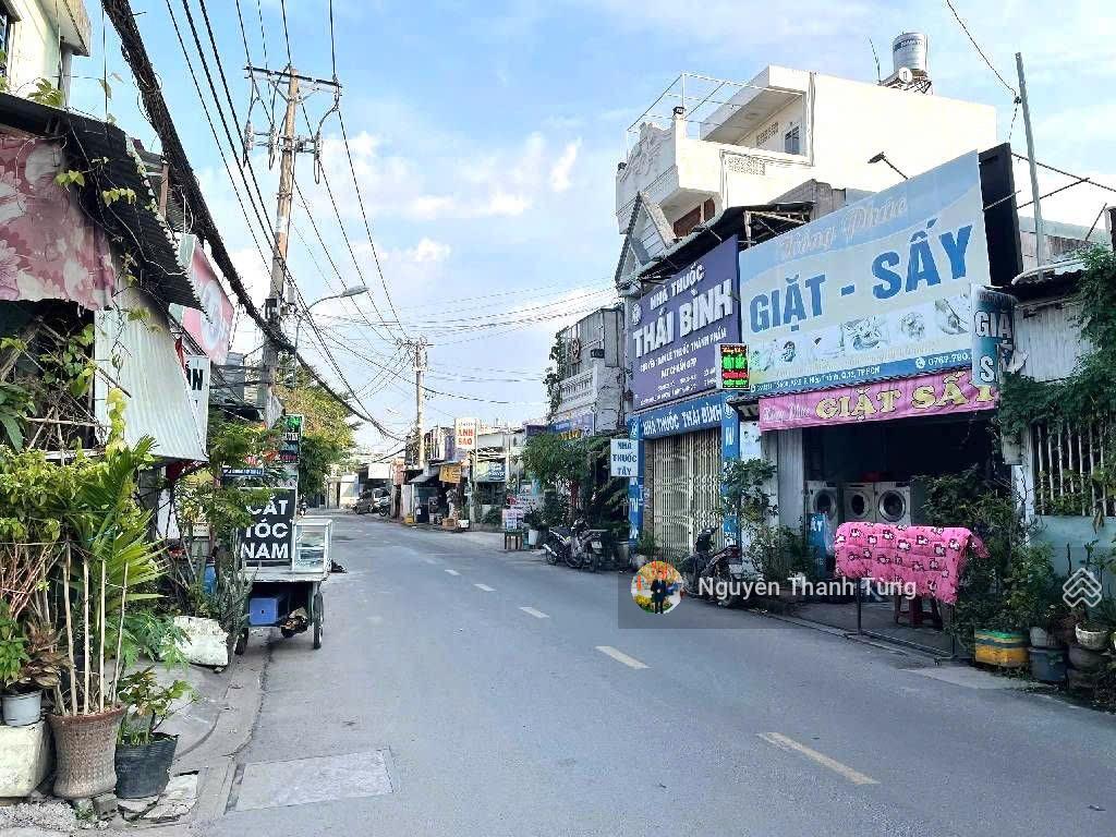 Gấp bán  căn hộ dịch vụ 6 tầng  mặt tiền đường 551 lê văn khương, dt 93m2, ngang 6.5m, 14 phòng.