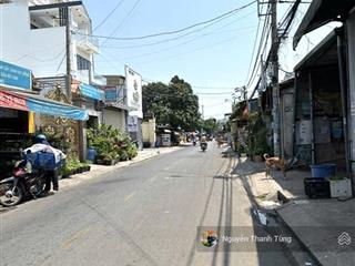 Nhà mặt tiền 3 tầng đường nhà vuông, trung chánh  dt 135m2, ngang gần 5m, sát bên chợ hóc môn.