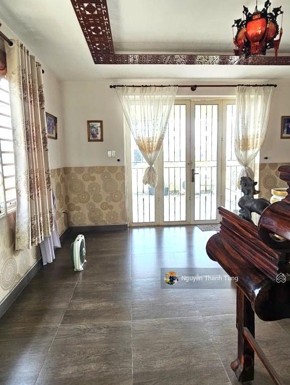 Nhà 3 tầng lô góc 2 mặt tiền đường tân xuân, khu dân cư tanimex  dt 123m2, ngang 5m, đường 10m.