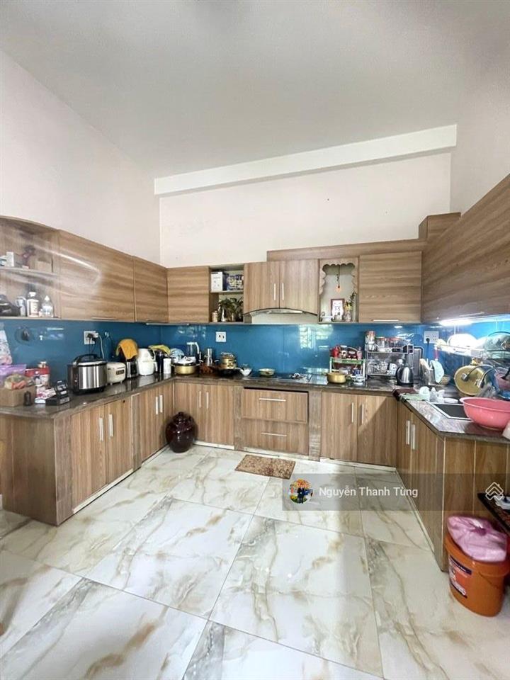 Nhà 3 tầng lô góc 2 mặt tiền đường tân xuân, khu dân cư tanimex  dt 123m2, ngang 5m, đường 10m.