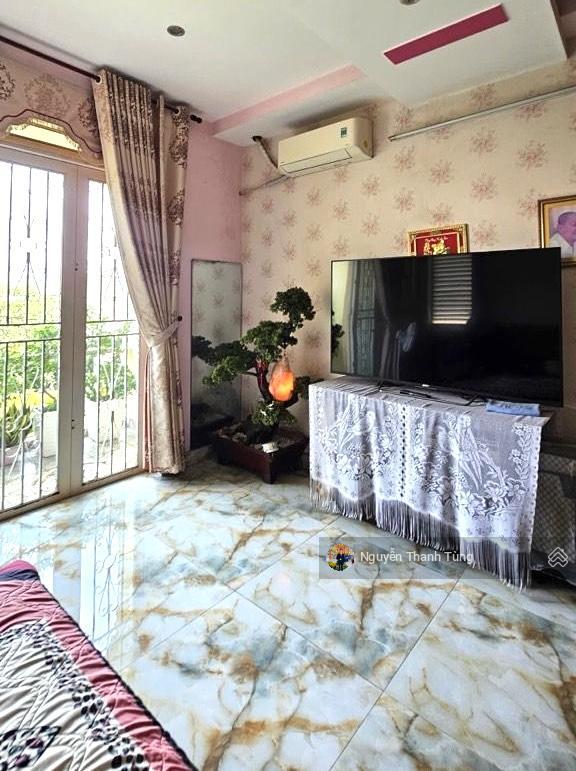 Nhà 3 tầng lô góc 2 mặt tiền đường tân xuân, khu dân cư tanimex  dt 123m2, ngang 5m, đường 10m.