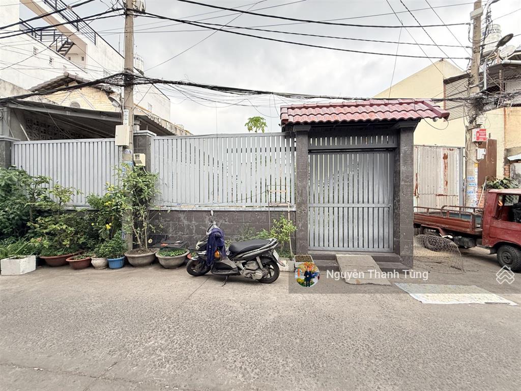 Lô đất thổ cư đường trường chinh, đông hưng thuận  diện tích 568m2, ngang 18m, nở hậu 30m, hẻm 6m.