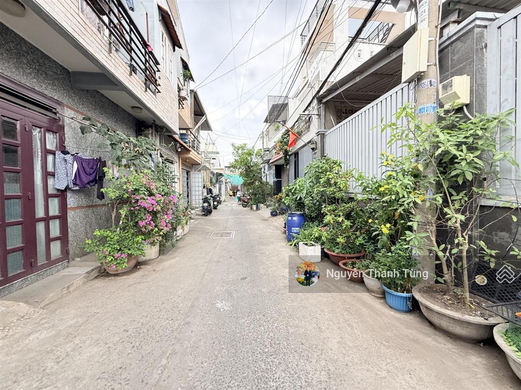 Lô đất thổ cư đường trường chinh, đông hưng thuận  diện tích 568m2, ngang 18m, nở hậu 30m, hẻm 6m.