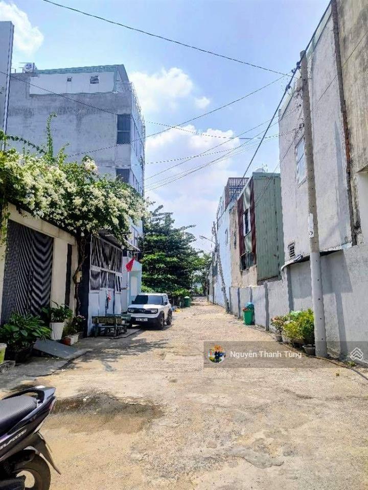 Gấp bán  lô đất thổ cư hơn 210m2, ngang 10m đường thạnh xuân 18, hẻm xe hơi 8m gần chợ minh phát