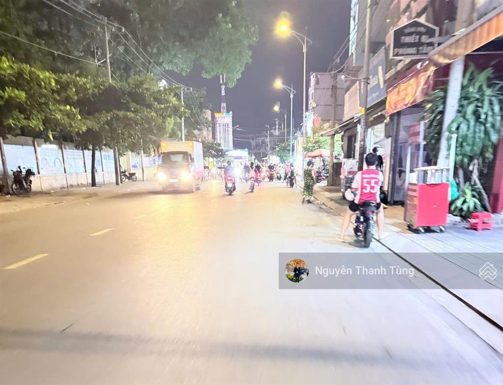 Gấp bán  nhà 3 tầng mặt tiền đường đông hưng thuận, diện tích 161m2, ngang 8m, gần chợ lạc quang.