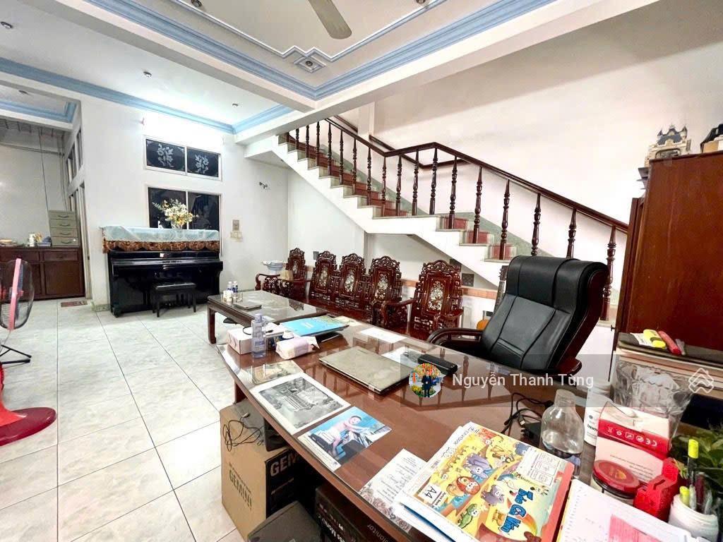 Gấp bán  nhà 3 tầng mặt tiền đường đông hưng thuận, diện tích 161m2, ngang 8m, gần chợ lạc quang.