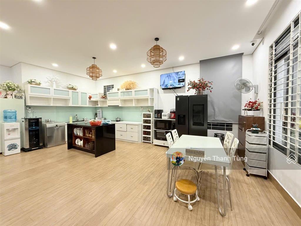 Giá đầu tư 31 triệu/m2  lô đất hơn 3.000m2, ngang 34m gồm biệt thự 2 tầng và nhà xưởng sẵn dòng ti