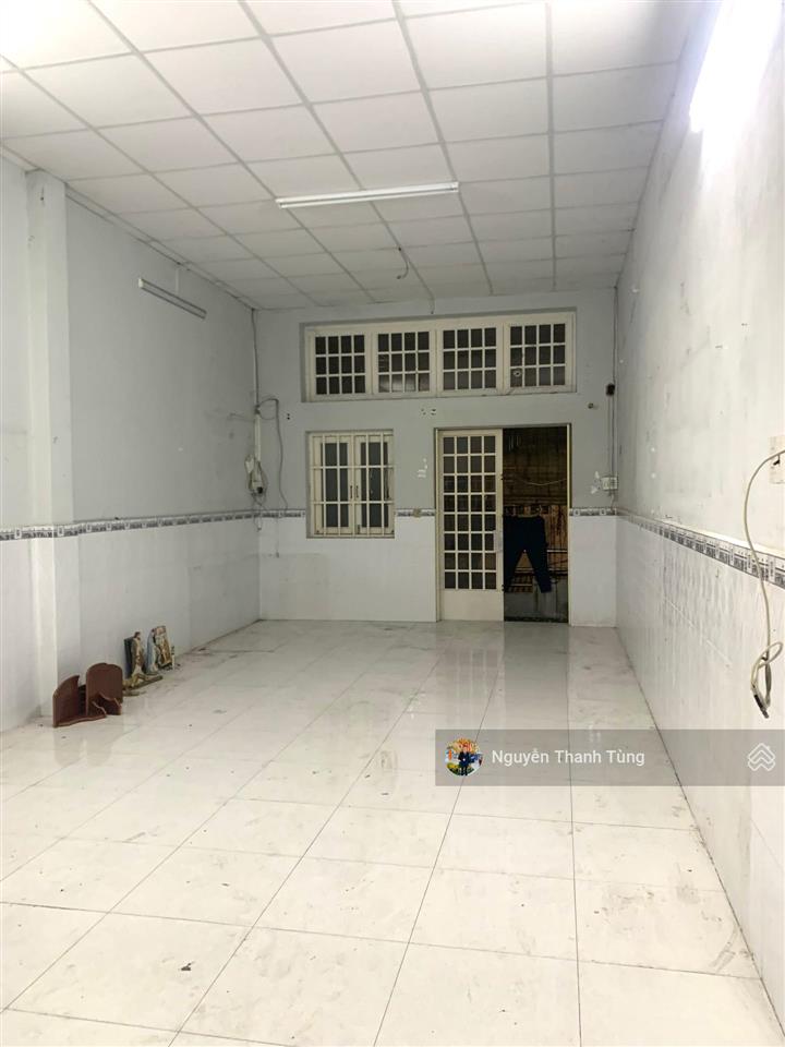 Nhà 2 tầng xe hơi ngủ nhà 1/ đường trường chinh, q12, dt 100m2, không quy hoạch, gần chợ lạc quang.