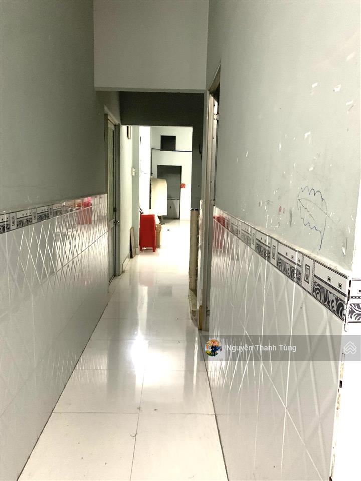 Nhà 2 tầng xe hơi ngủ nhà 1/ đường trường chinh, q12, dt 100m2, không quy hoạch, gần chợ lạc quang.