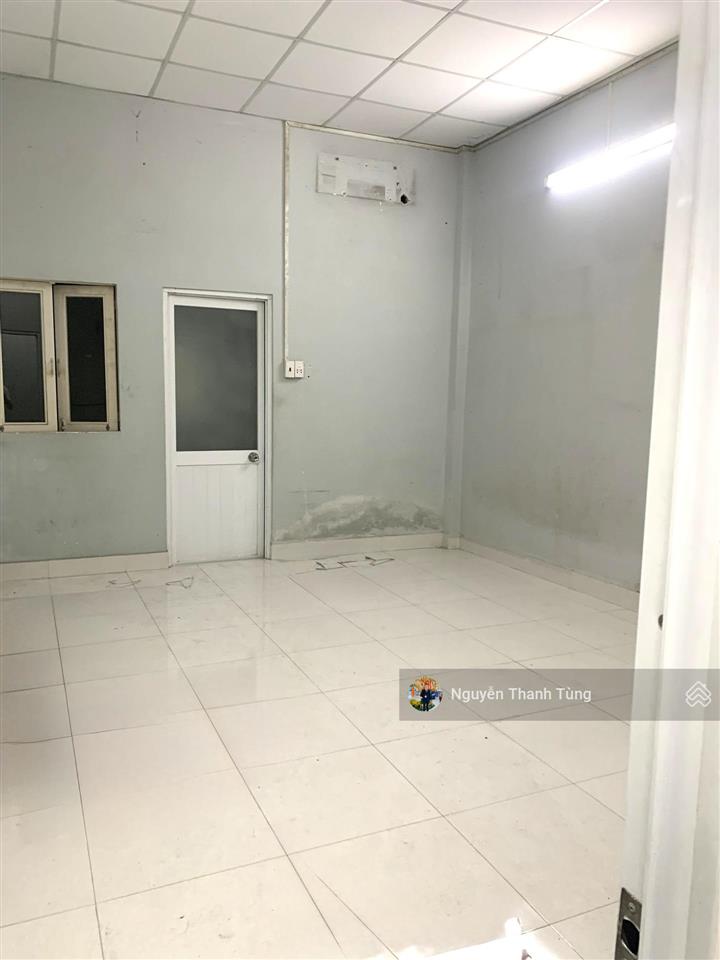 Nhà 2 tầng xe hơi ngủ nhà 1/ đường trường chinh, q12, dt 100m2, không quy hoạch, gần chợ lạc quang.