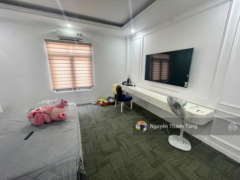 Nhà 4 tầng thang máy khu vip đường 10m nguyễn ảnh thủ, quận 12, diện tích 135m2, nội thất cao cấp.