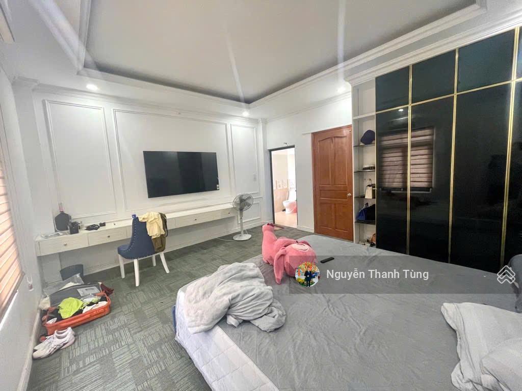 Nhà 4 tầng thang máy khu vip đường 10m nguyễn ảnh thủ, quận 12, diện tích 135m2, nội thất cao cấp.