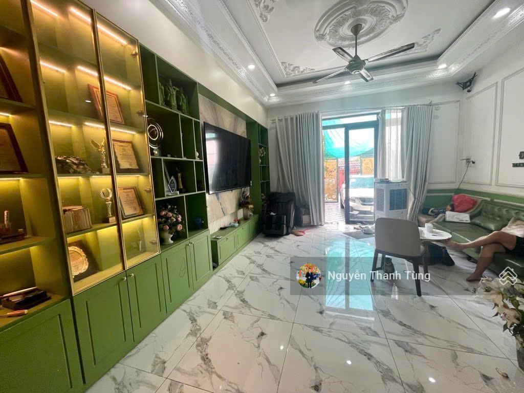 Nhà 4 tầng thang máy khu vip đường 10m nguyễn ảnh thủ, quận 12, diện tích 135m2, nội thất cao cấp.