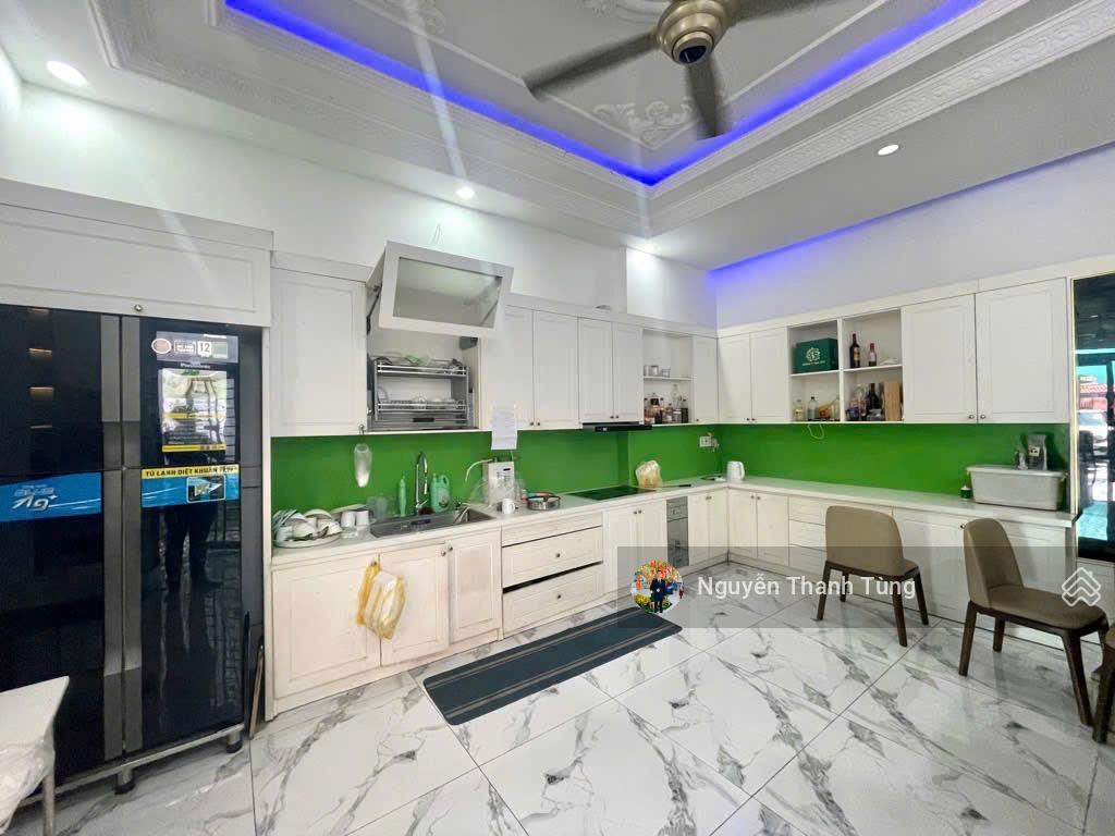 Nhà 4 tầng thang máy khu vip đường 10m nguyễn ảnh thủ, quận 12, diện tích 135m2, nội thất cao cấp.
