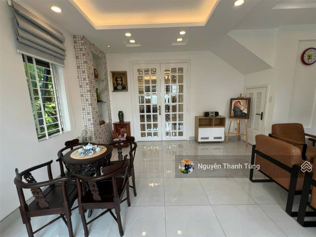 Biệt thự 3 tầng ngay kdc phú nhuận đường lê thị riêng, q 12, dt 120m2, ngang 6m, nội thất cao cấp.