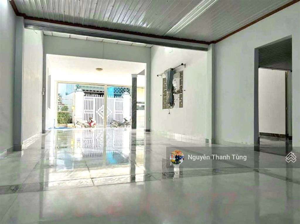 Bán nhà xưởng mặt tiền đường nhánh lê thị riêng, thới an quận 12, diện tích 127m2, ngang gần 8m.