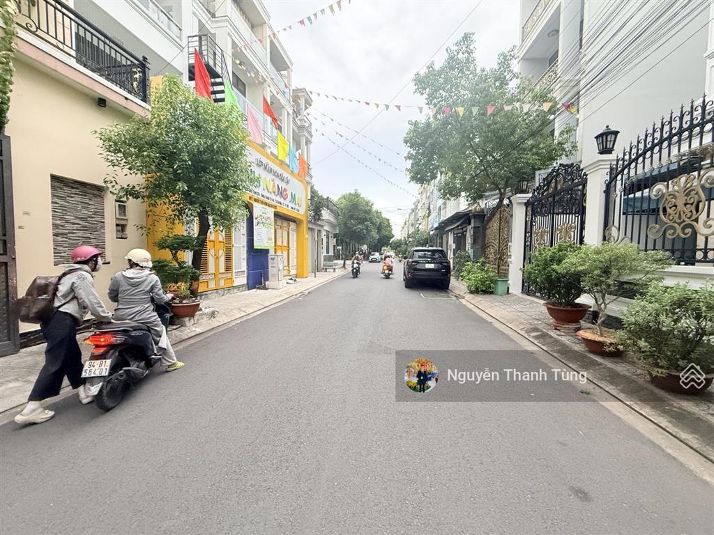 Bán nhà xưởng mặt tiền đường nhánh lê thị riêng, thới an quận 12, diện tích 127m2, ngang gần 8m.