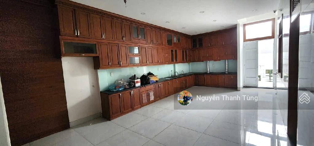Biệt thự hơn 300m2, ngang 8m mặt tiền đường nhánh hà huy giáp, q12, 3 tầng gần cao đẳng điện lực