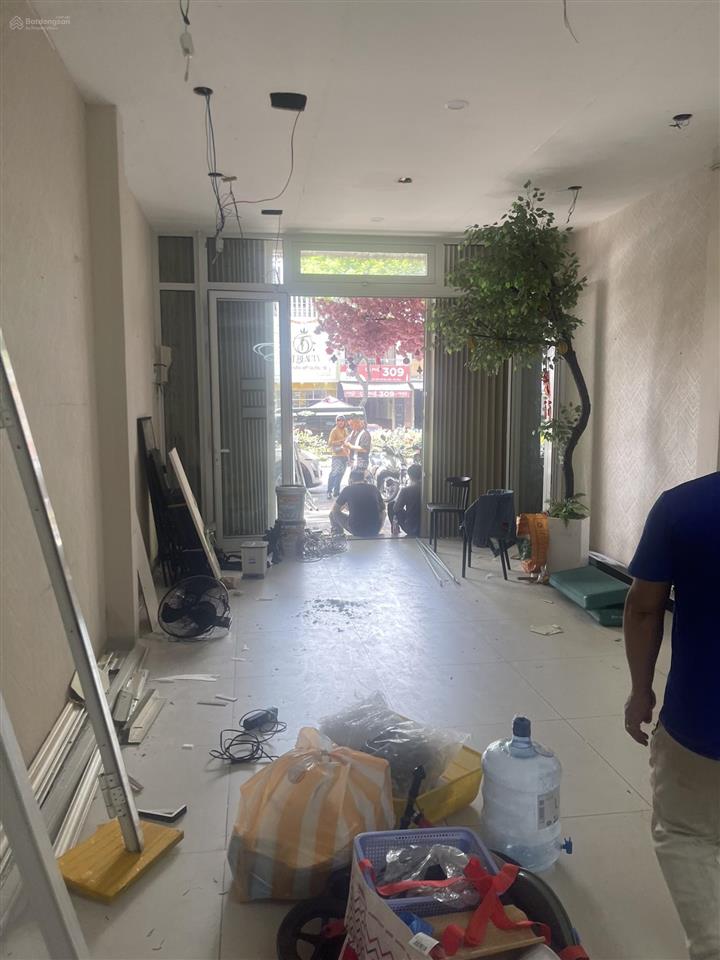 Nhà mt nguyễn văn linh giá chỉ 40tr có tl