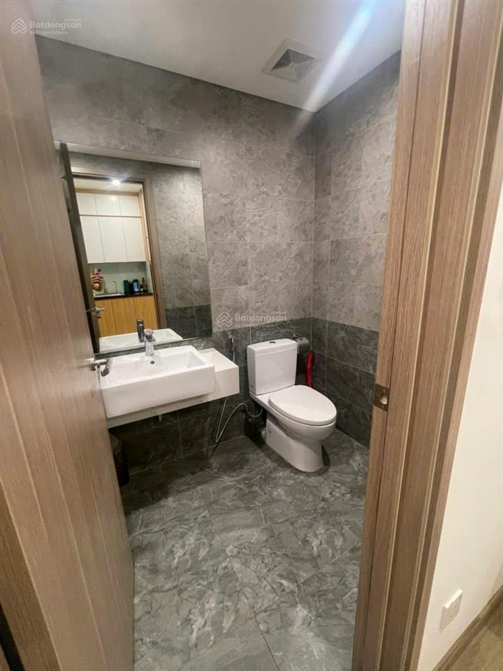 Studio đông nam  tòa p2 pavilion ocp1  giá 1.8 tỷ  full nội thất (có thương lượng)