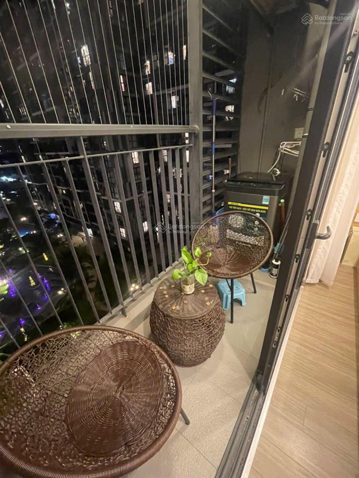 Studio đông nam  tòa p2 pavilion ocp1  giá 1.8 tỷ  full nội thất (có thương lượng)