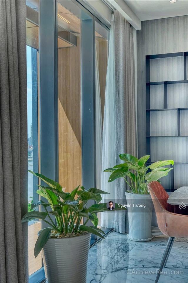 Căn hộ 4pn nội thất đẹp nhất cove đang trống và cần tìm khách thuê. 2 thang máy riêng lên tận nhà