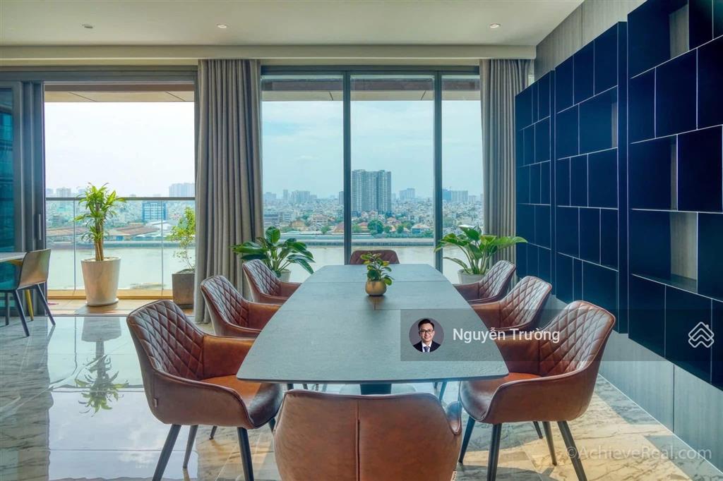 Căn hộ 4pn nội thất đẹp nhất cove đang trống và cần tìm khách thuê. 2 thang máy riêng lên tận nhà
