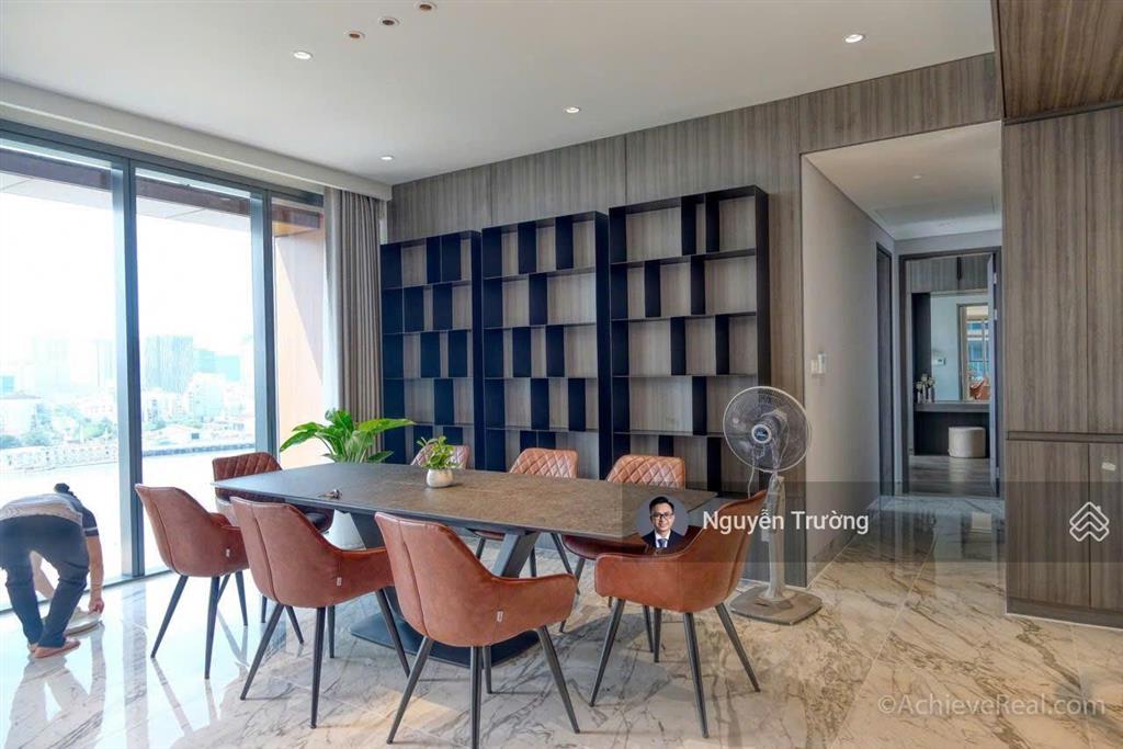Căn hộ 4pn nội thất đẹp nhất cove đang trống và cần tìm khách thuê. 2 thang máy riêng lên tận nhà