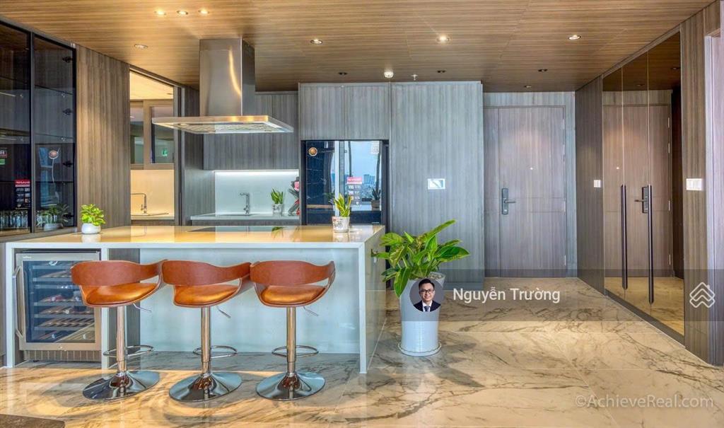 Căn hộ 4pn nội thất đẹp nhất cove đang trống và cần tìm khách thuê. 2 thang máy riêng lên tận nhà