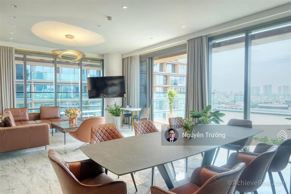Căn hộ 4pn nội thất đẹp nhất cove đang trống và cần tìm khách thuê. 2 thang máy riêng lên tận nhà