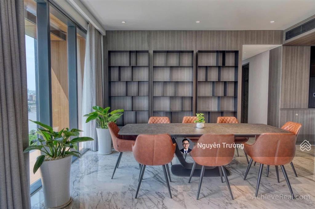 Căn hộ 4pn nội thất đẹp nhất cove đang trống và cần tìm khách thuê. 2 thang máy riêng lên tận nhà