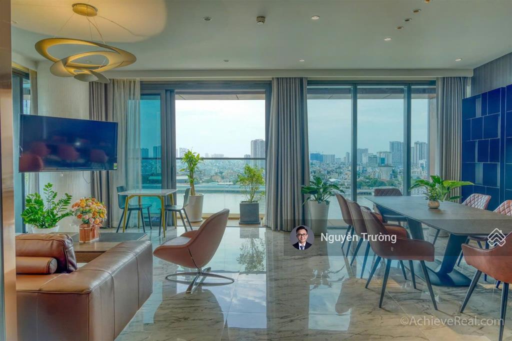 Căn hộ 4pn nội thất đẹp nhất cove đang trống và cần tìm khách thuê. 2 thang máy riêng lên tận nhà