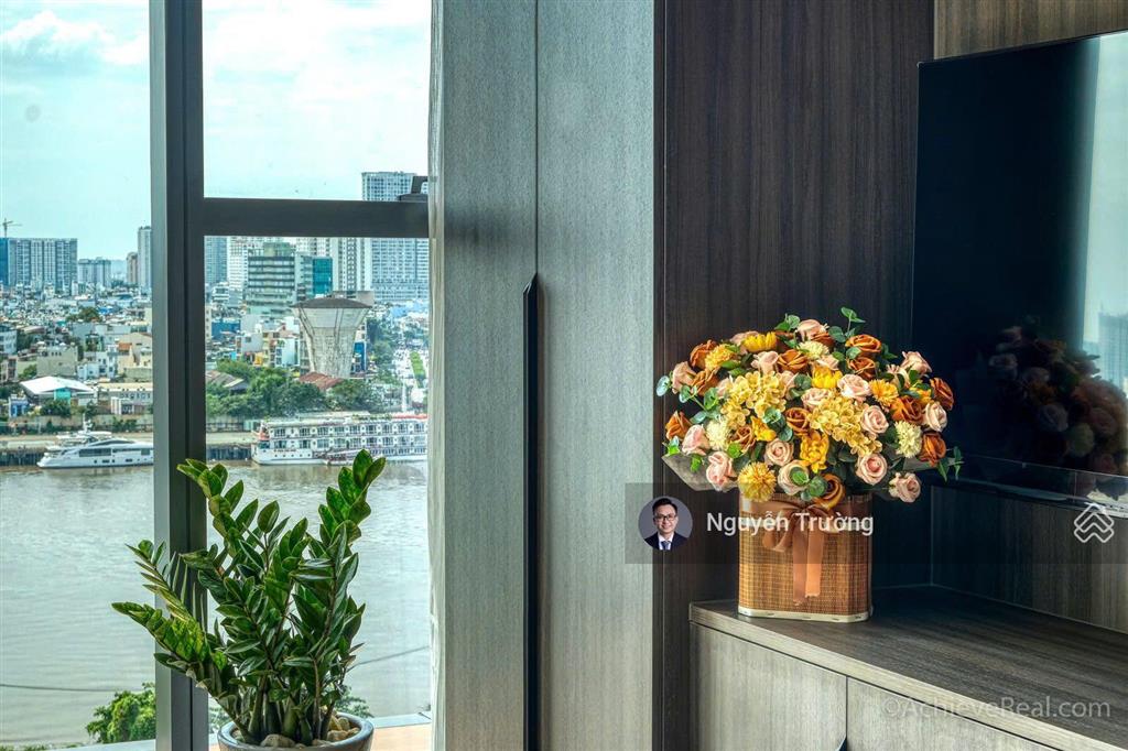Căn hộ 4pn nội thất đẹp nhất cove đang trống và cần tìm khách thuê. 2 thang máy riêng lên tận nhà