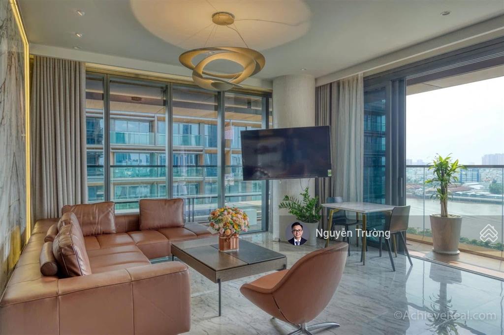Căn hộ 4pn nội thất đẹp nhất cove đang trống và cần tìm khách thuê. 2 thang máy riêng lên tận nhà