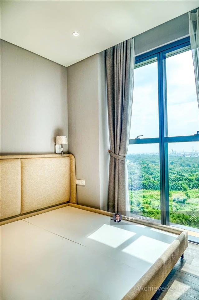 Căn hộ 4pn nội thất đẹp nhất cove đang trống và cần tìm khách thuê. 2 thang máy riêng lên tận nhà