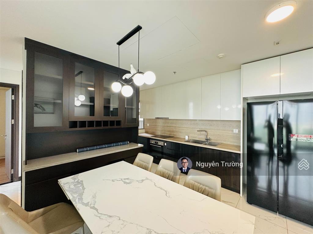 Thuê ngay căn hộ 2pn lầu cao 3x nội thất decor, căn góc thoáng mát. giá chỉ 35 triệu