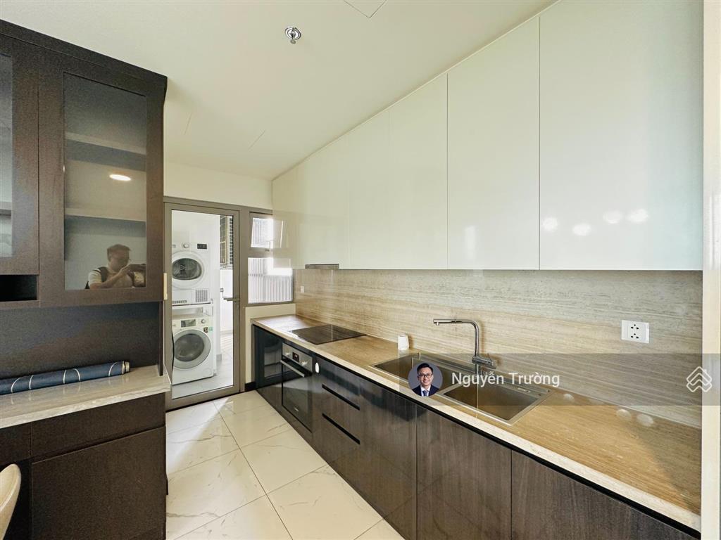 Thuê ngay căn hộ 2pn lầu cao 3x nội thất decor, căn góc thoáng mát. giá chỉ 35 triệu